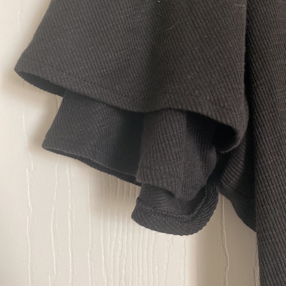 TERRA AND SKY black top with flutter sleeves - Picture 4 of 5